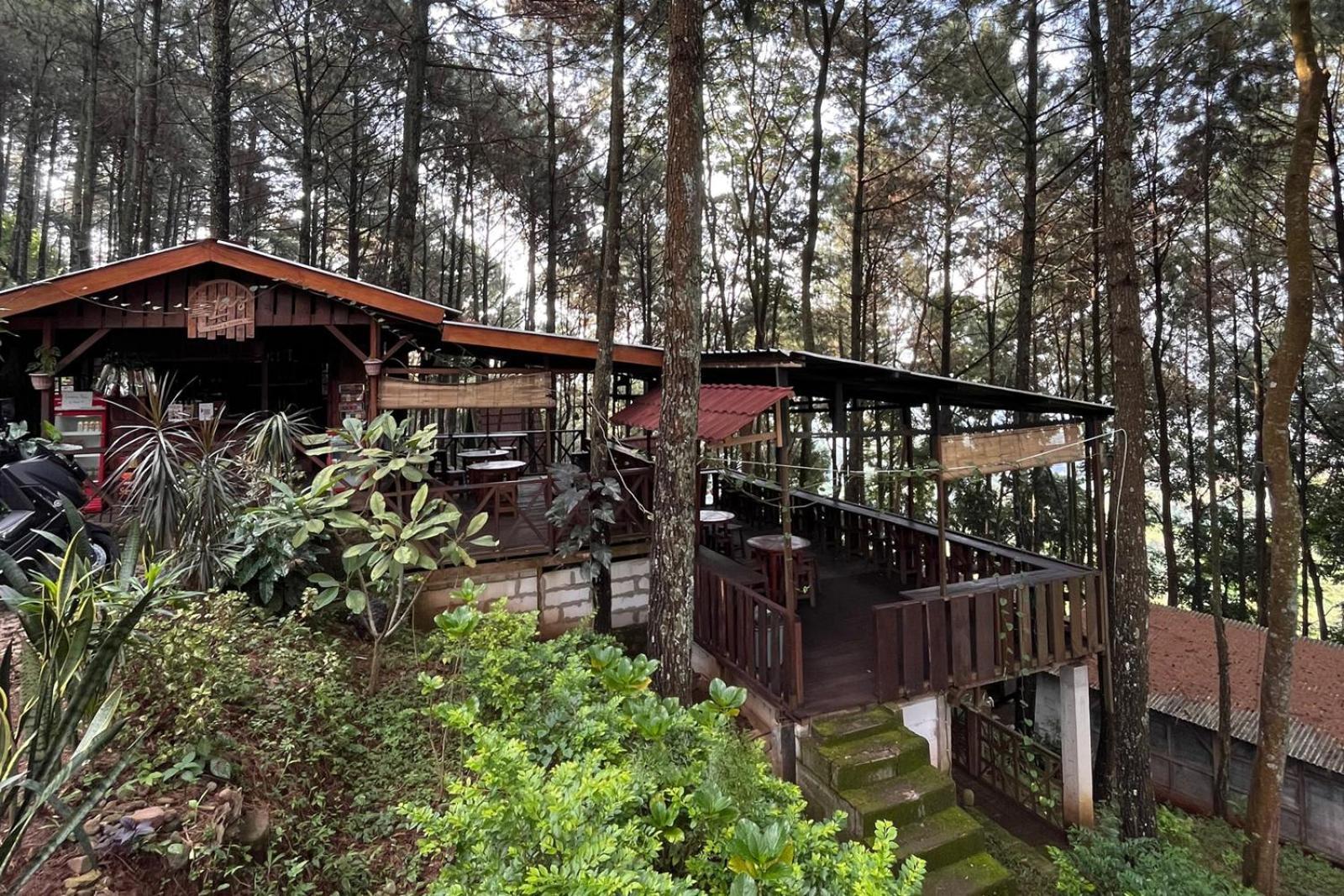 Alas Pacet By Twospaces, Mojokerto Exteriör bild